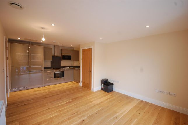25, Garden Court, West Drayton photo 3