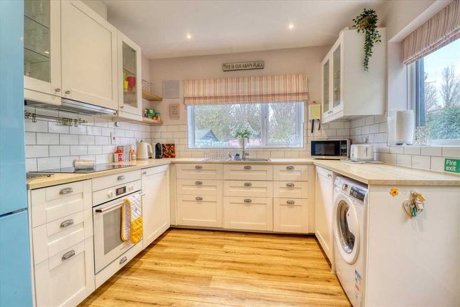 20, Woodberry Way, Walton on the naze photo 3