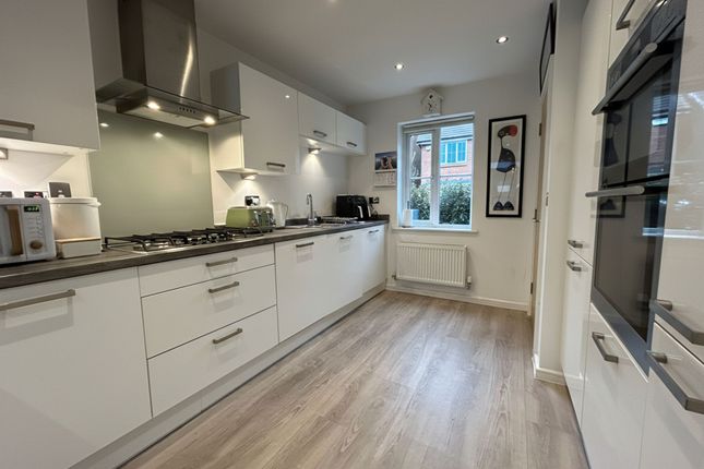 8 Feather Stitch Road, Manchester photo 3