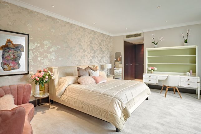 Town house for sale in The Bishops Avenue, London
