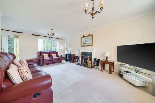 16, Squires Hill Close, Wiltshire photo 2