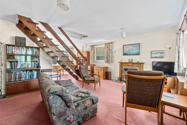 28, Wensleydale Gardens, Hampton photo 4