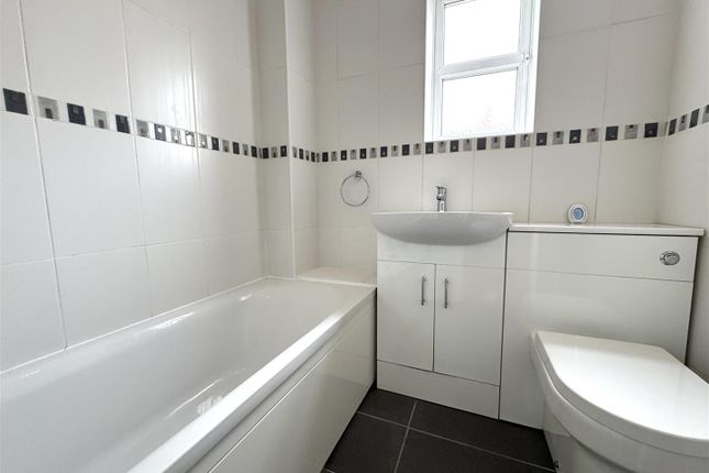 2, Wells Court, Barnsley photo 4