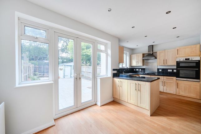 64, Thurleston Avenue, Morden photo 4