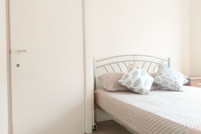 ROOM B, ARNOLD ESTATE, DRUID STREET, London photo 2