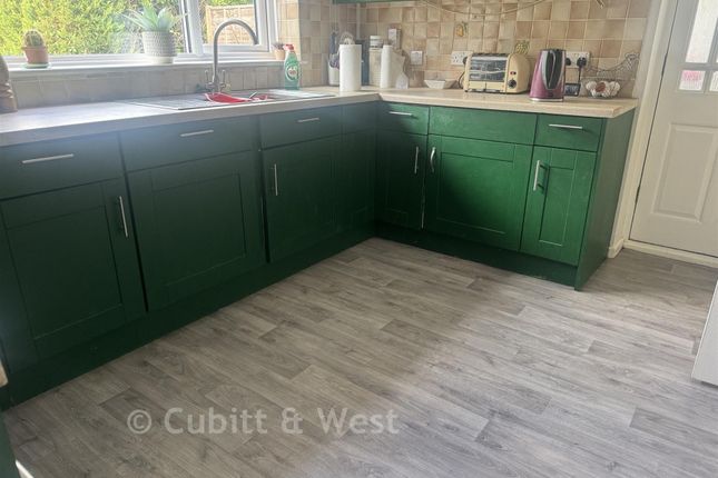 8, Trelawne Drive, Cranleigh photo 2