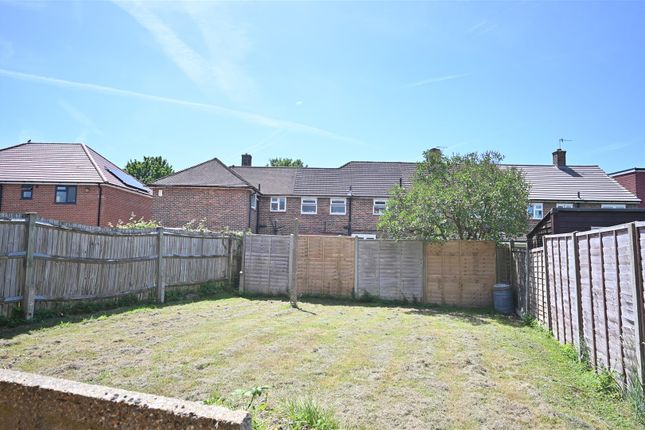 152, Malmstone Avenue, Merstham photo 2