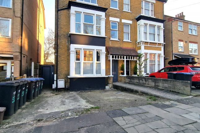 Thumbnail Flat to rent in The Limes Avenue, New Southgate, London