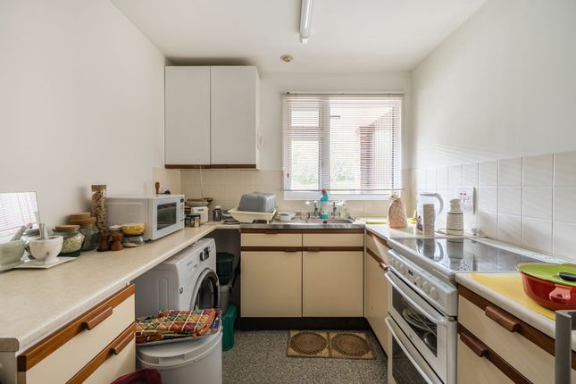 6 Bowyers Close, Ashtead photo 4