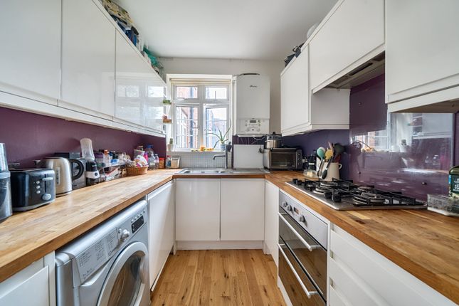 Flat 32, Oaklands,, Argyle Road, London photo 3