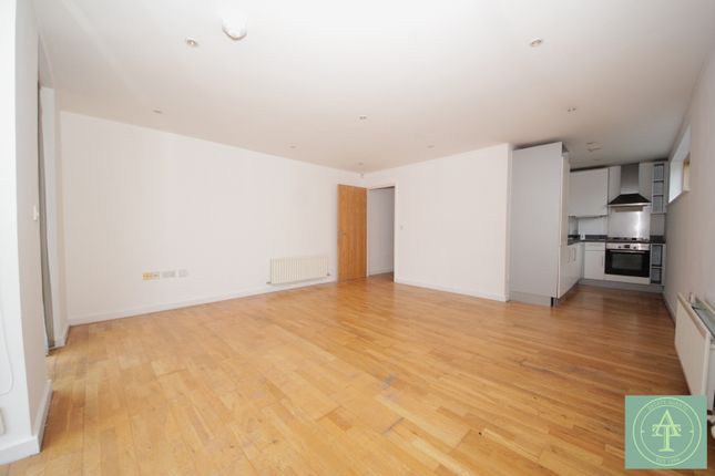 Flat 12, Space Apartments, London photo 3