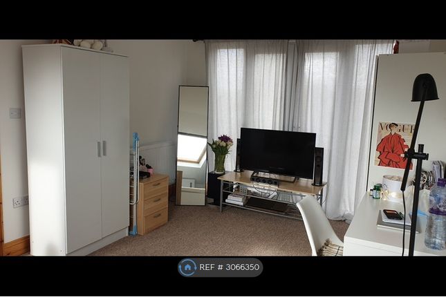 Heatherdene Close, Mitcham photo 3