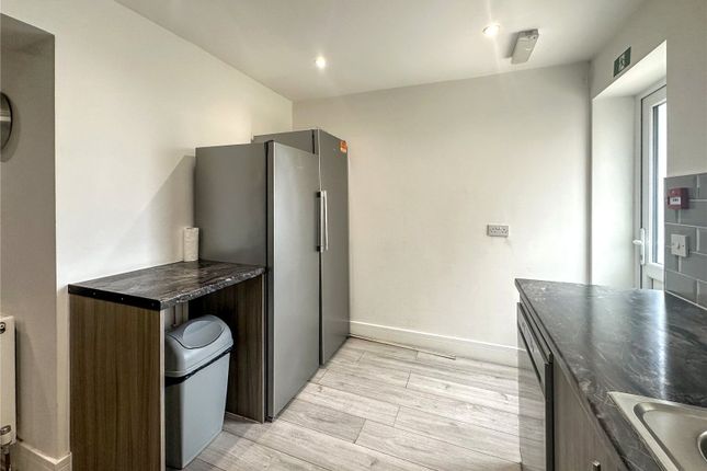 Room 3, 26,, Rochfords Gardens, Slough photo 4