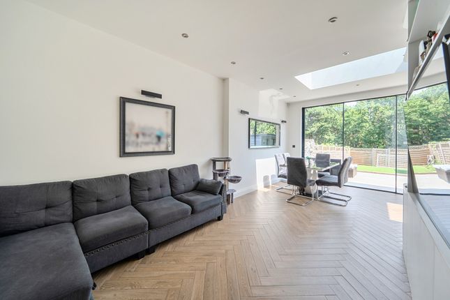 52, Kinloch Drive, London photo 3