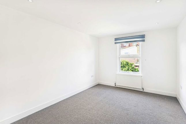 First Floor Flat, 13, Rookstone Road, London photo 4