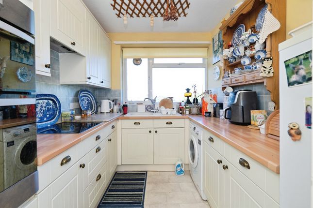 5, Dukes Drive, Eastbourne photo 4
