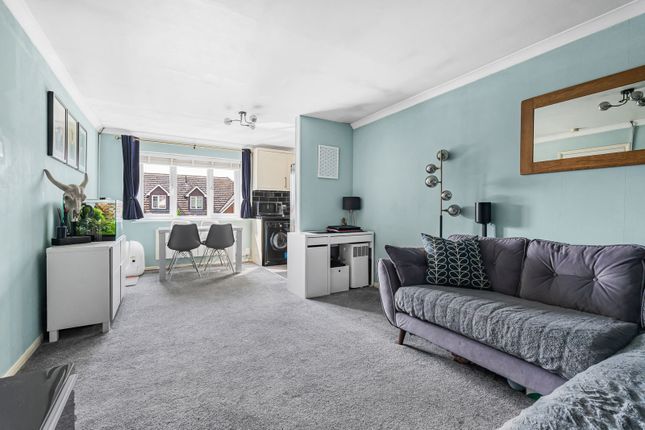 8 Chessholme Court,, Scotts Avenue, Surrey photo 3