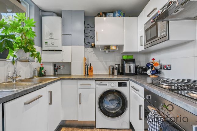 Flat 2, 52 Grove Road, Bow photo 3