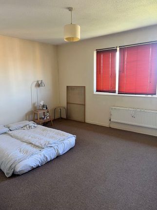 104, Orchard Row, Ely photo 5