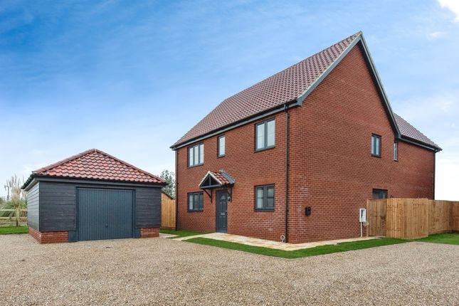 Thumbnail Detached house for sale in Hubbards Close, Combs, Stowmarket