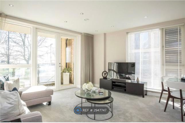 Flat, Garrison Heights Henry Darlot Drive, London photo 4