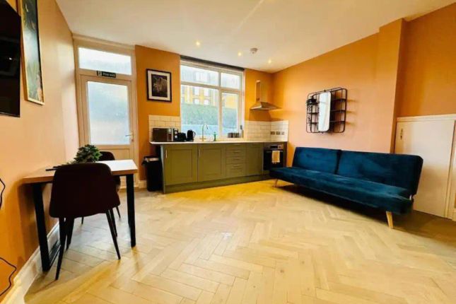 Thumbnail Flat to rent in Cheltenham Place, Brighton