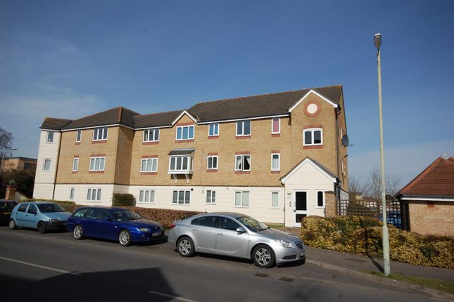 Flat to rent in Explorer Drive, Watford