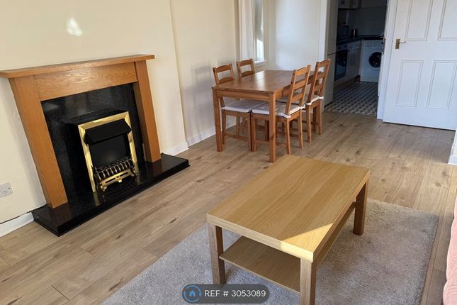 Flat, Loganlea Avenue, Edinburgh photo 4
