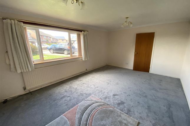 3, Castle Gardens, Caldicot photo 3