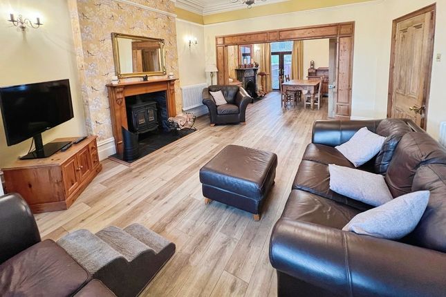 3, Crawford Avenue, Bolton photo 2