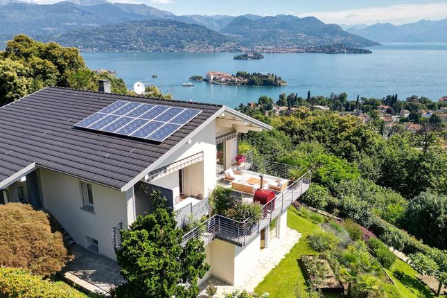 Thumbnail Villa for sale in Stresa, Piedmont, 28838, Italy