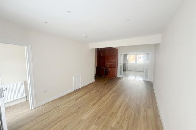 97, Lansbury Drive, Hayes photo 2