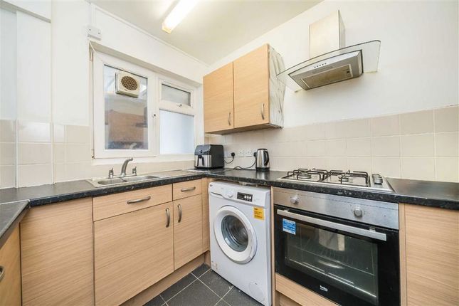 Flat 3, Hemsworth Court, Hobbs Place Estate, London photo 4