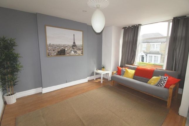 75 Flat 4,, Stanthorpe Road, London photo 3