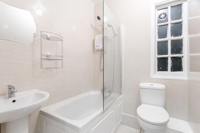 Flat for sale in Clifton House, Shoreditch High Street