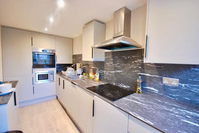 1, Parrs Wood Rd, Manchester photo 2