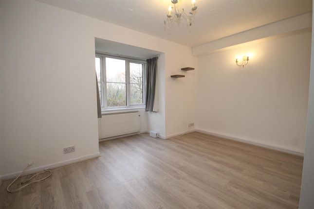 Thumbnail Flat to rent in Foxglove Way, Wallington