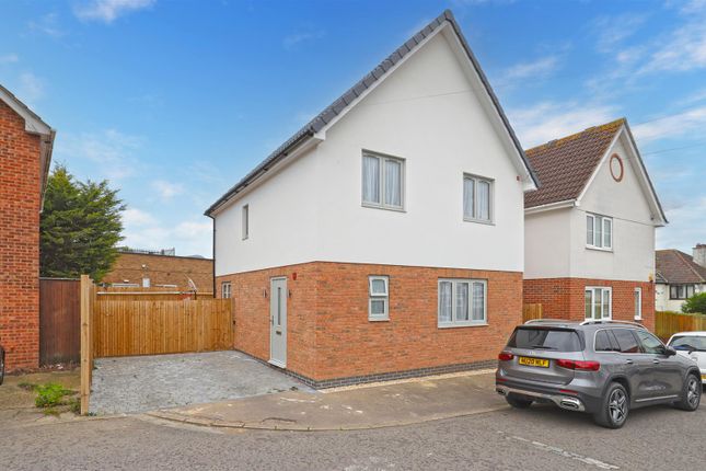 Detached house to rent in Stoneycroft Road, Woodford Green