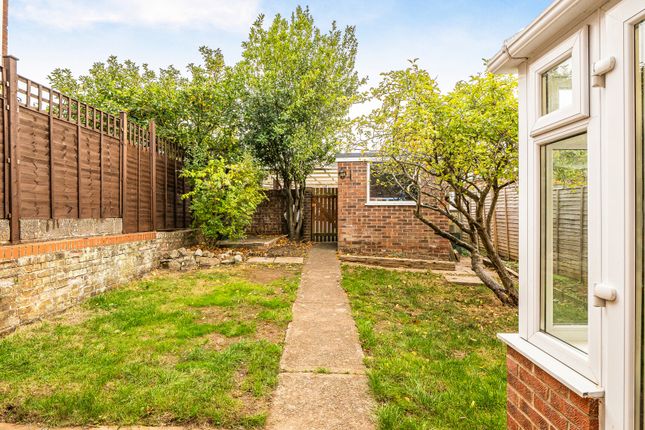 70, Kestrel Close, Bristol photo 3