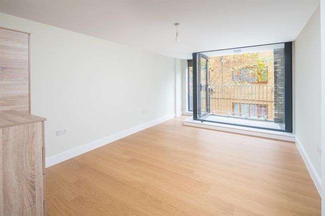 Flat to rent in Cameron Road, Seven Kings