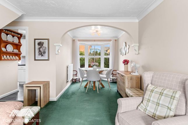 105, Doulton Close, Harlow photo 4