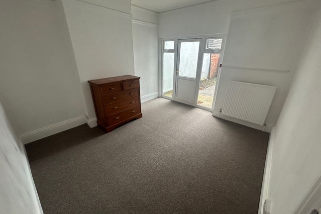 32, Abington Avenue, NORTHAMPTON photo 3