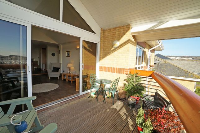 8 Mizzen House, Lock Approach, Portsmouth photo 3