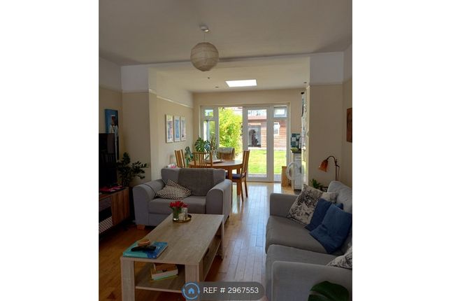 Cardinal Avenue, Kingston Upon Thames photo 2