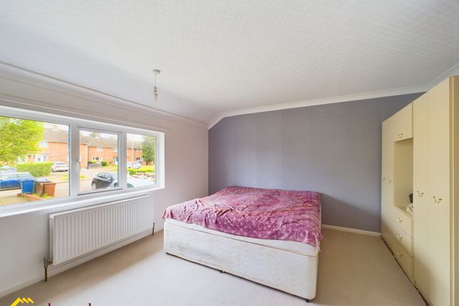 Terraced house to rent in Mold Crescent, Banbury