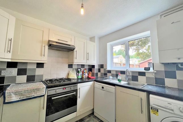 Roundthorn Way, Woking photo 2