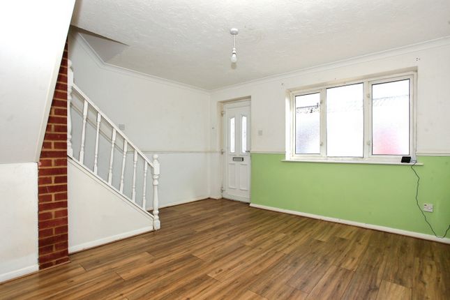 16, Cecil Pacey Court, Peterborough photo 3