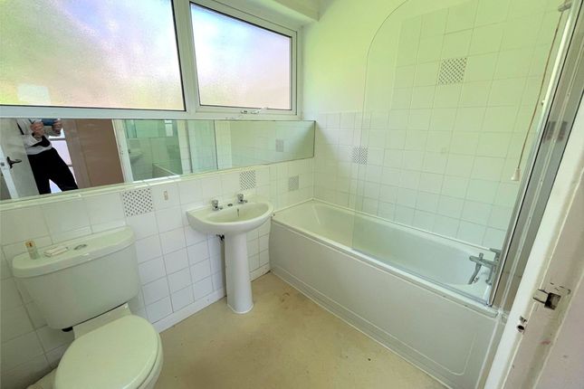 17 Mountside, Caterham photo 5
