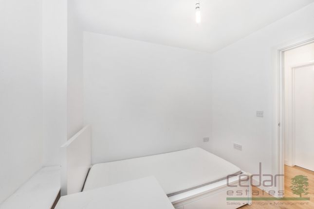 Flat to rent in Crewys Road, London