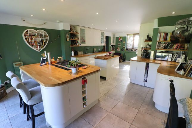 7, Shephall Lane, Hertfordshire photo 3